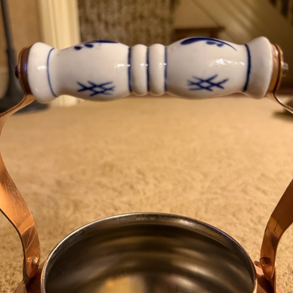 Vintage Copper Teapot with White Handle - Picture 4 of 7